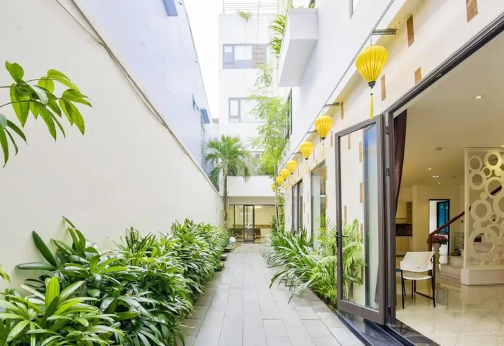 2 Bedrooms Deluxe Triple room with courtyard view