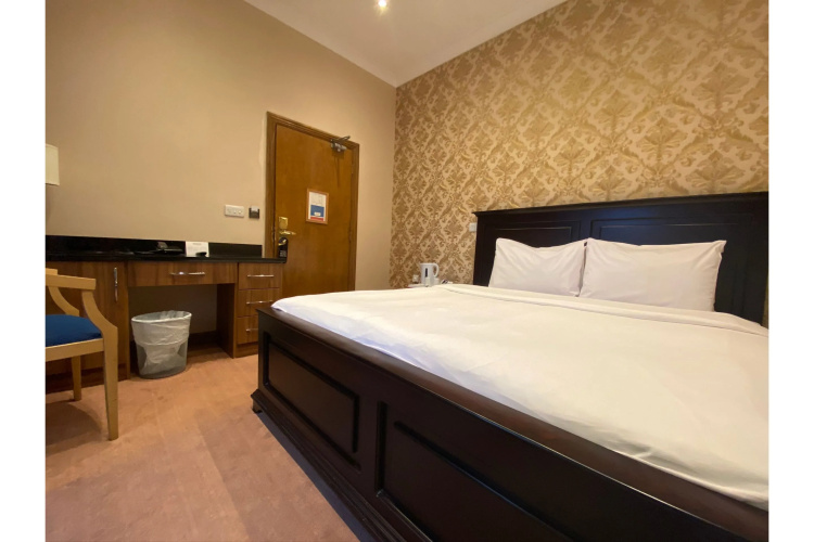 OYO Baylis House Hotel