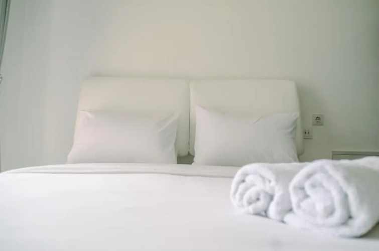 Comfortable Studio With Pool View At Sky House Bsd Apartment