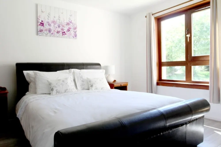 2 Bedrooms Cottage