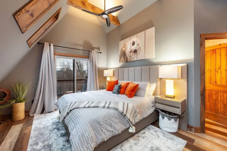 Night Owl 3 Bedroom Cabin by RedAwning