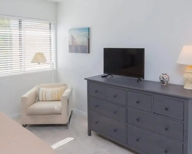 2077 Beachwood