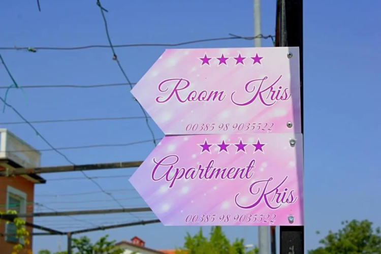 Room Kris with private entrance & private bathroom