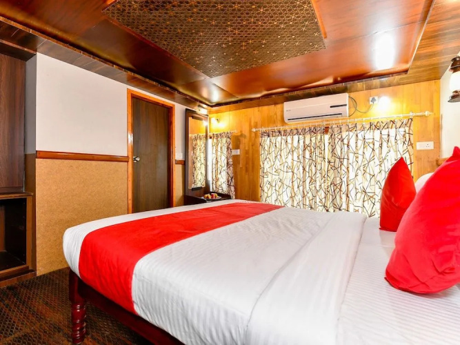 Oyo 24920 Indraprastha Royal Castle Sharing Houseboat