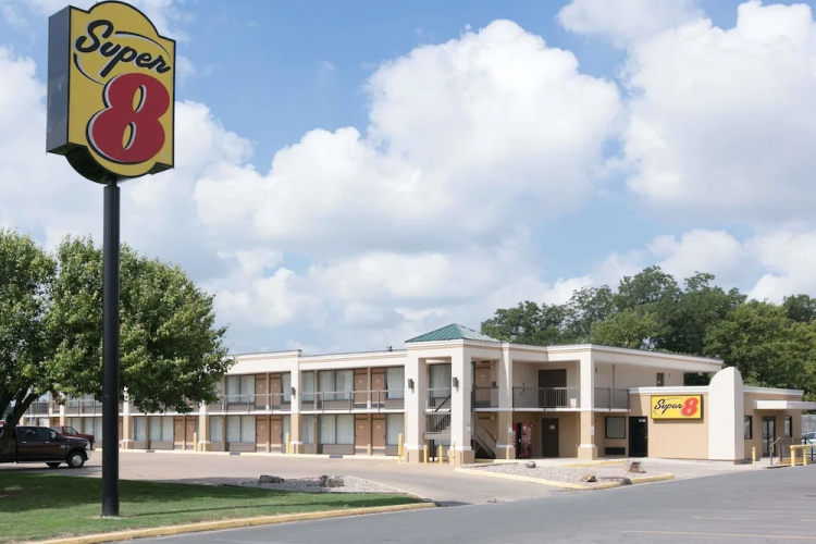 Super 8 Duncan