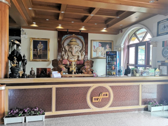Dee Prom Hotel