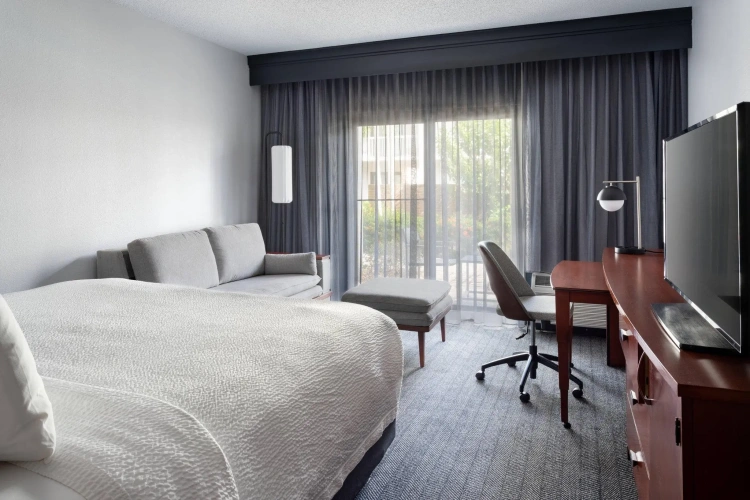 Standard Double room with courtyard view