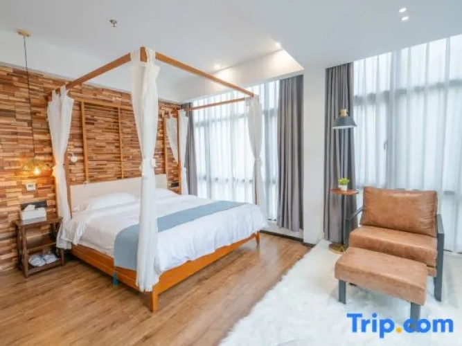 Executive Suite with lake view