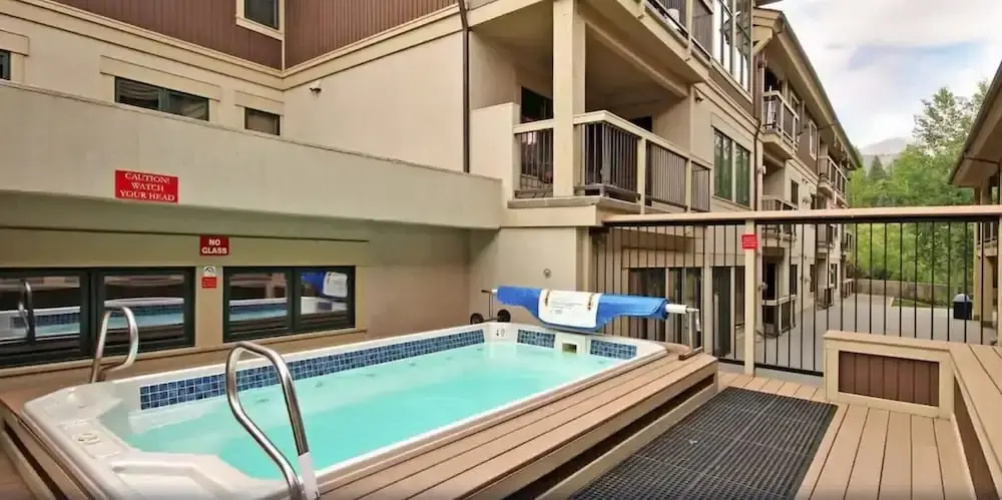 Tyra Riverbend 111 Condo by Redawning