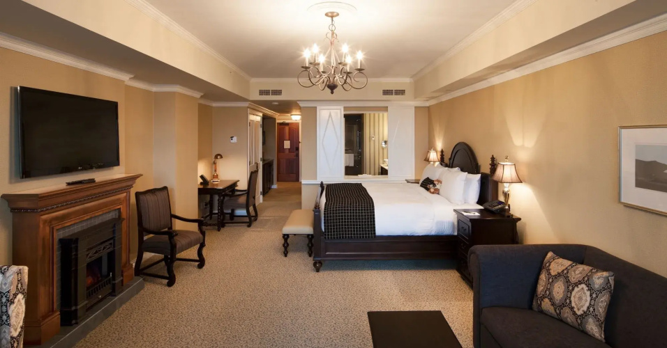 Oak Bay Beach Hotel