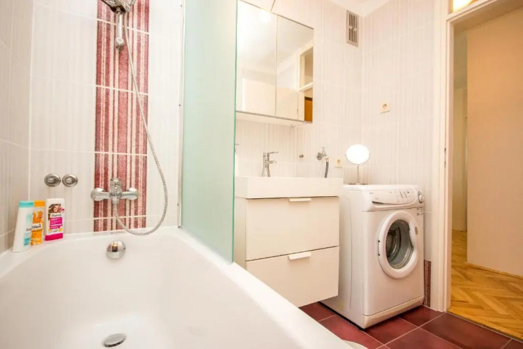 Hendrix Bridge Apartment