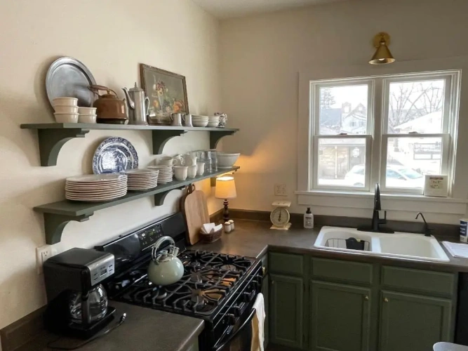 4 Bedrooms Cottage
