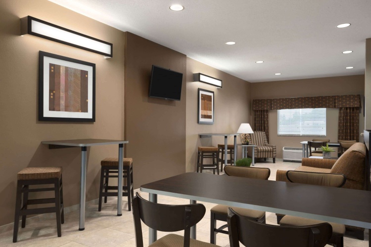 Microtel Inn & Suites By Wyndham Fairmont photo 12