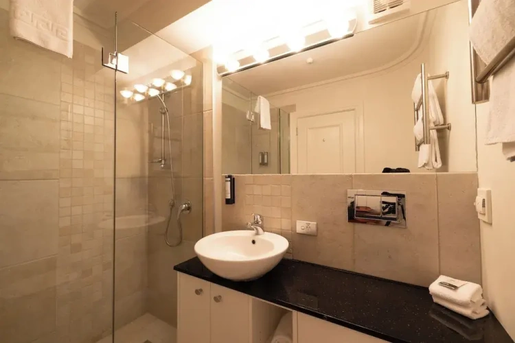 1 Bedroom Apartment with balcony and with lake view