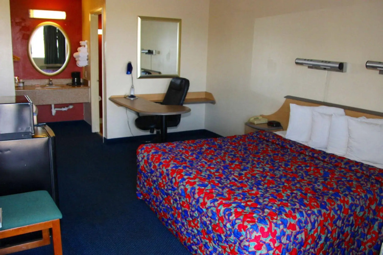 Q Lodging