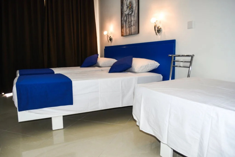 Reno's Restaurant & Guesthouse