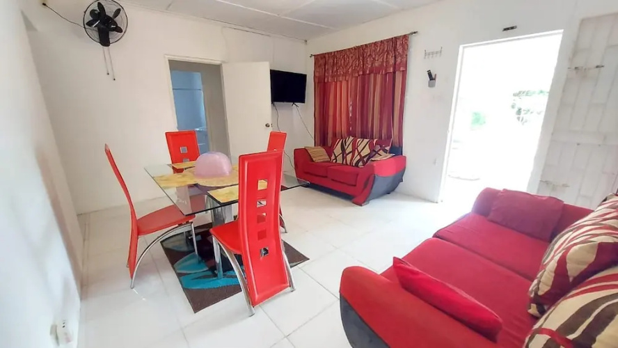 House - Sleeps 6 - Patio - Parking