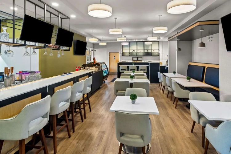 Microtel Inn & Suites By Wyndham Kelowna photo 28