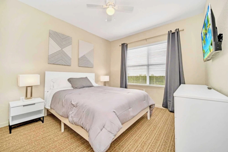 Upstay Condo w Pool Sauna Sleeps 8