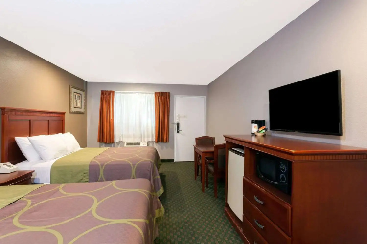 Super 8 by Wyndham Escondido
