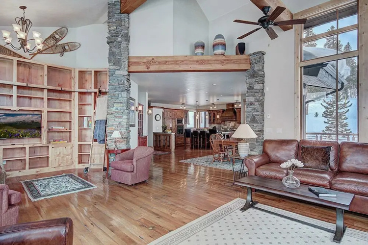 Gold Run Getaway 5 Bedroom Home by RedAwning