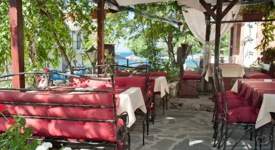 Vromos Guest House