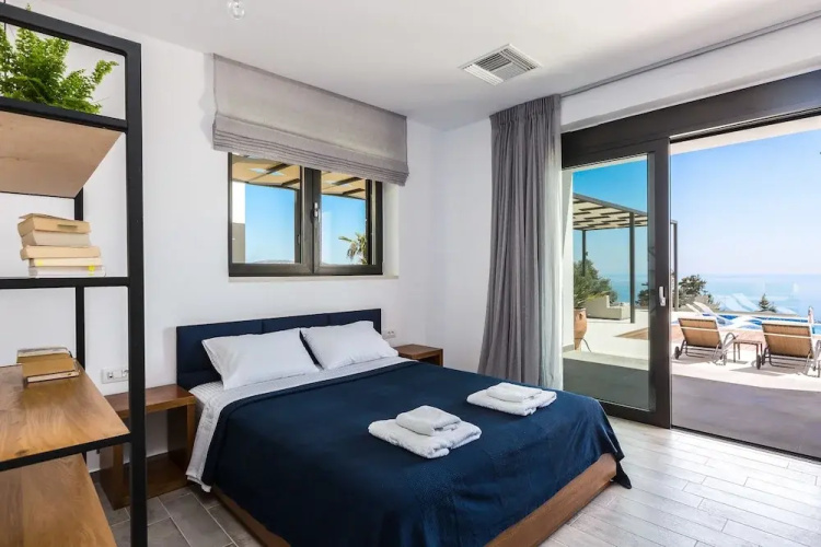 Villa Blue Skyline