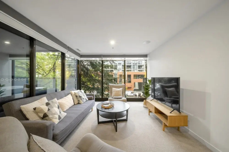 Chic Inner-city 2-bed Abode With Pool, Gym & Sauna