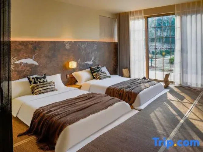 Standard Twin room with garden view