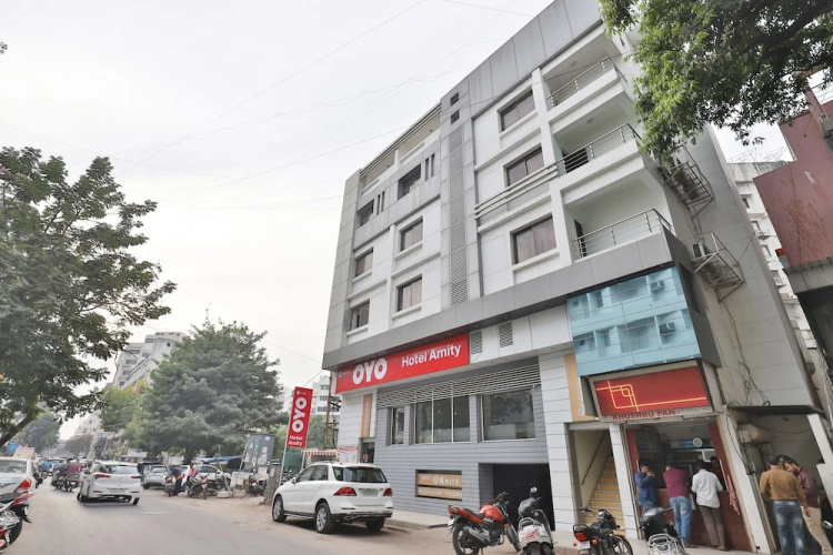Oyo 11007 Hotel Amity