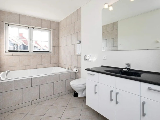 4 Bedrooms Classic Apartment with balcony
