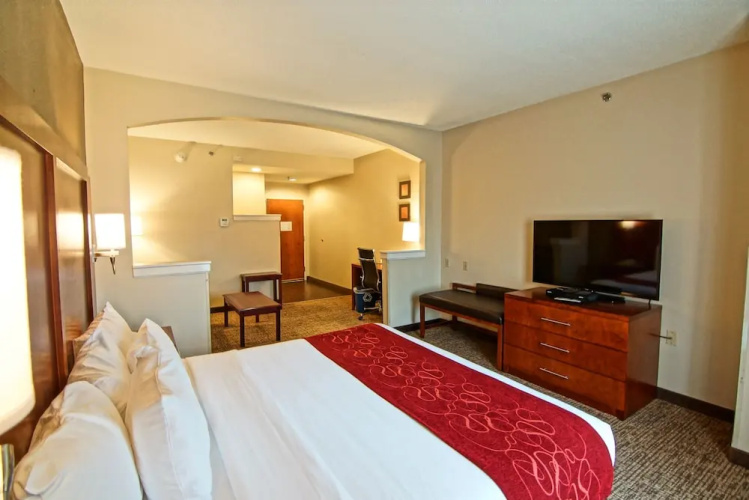 Comfort Suites