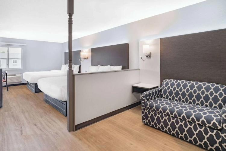 Quadruple Junior Suite