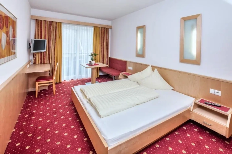 3 Bedrooms Apartment