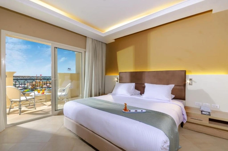 Double room with pool view