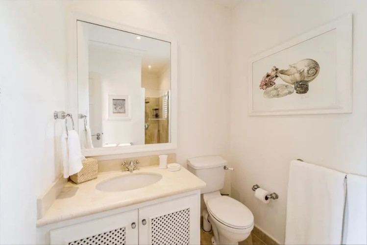 4 Bedrooms Villa