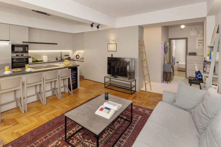 Well-designed apartment by the Acropolis
