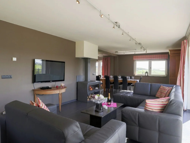 Comfortable Cottage with Indoor Pool, Sauna And Fireplace