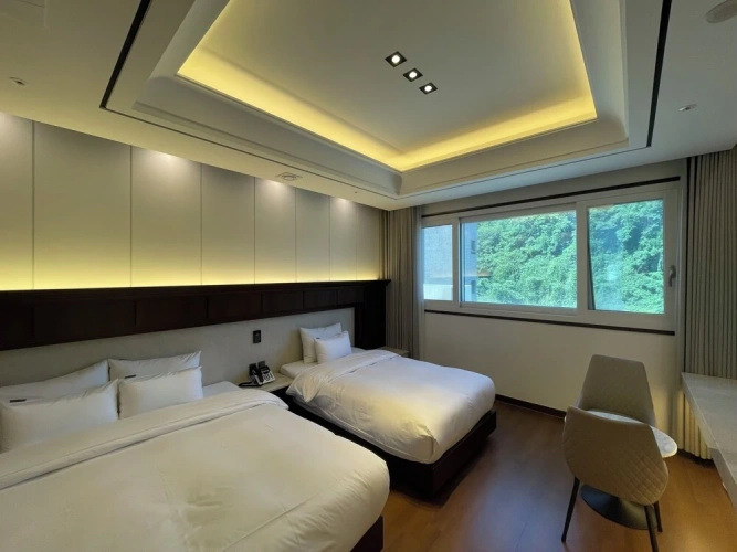 Twin Suite with mountain view