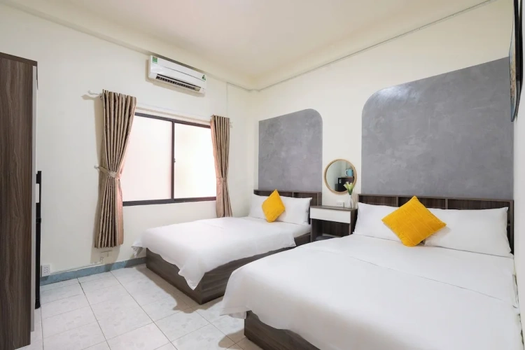 Standard Triple room