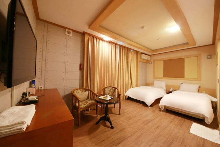 Jes Hot Spring Hotel