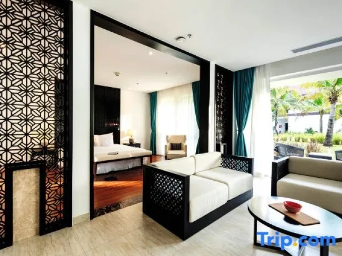 Deluxe Double Junior Suite with garden view