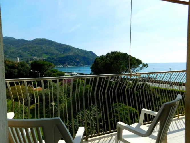 2 Bedrooms Apartment with sea view