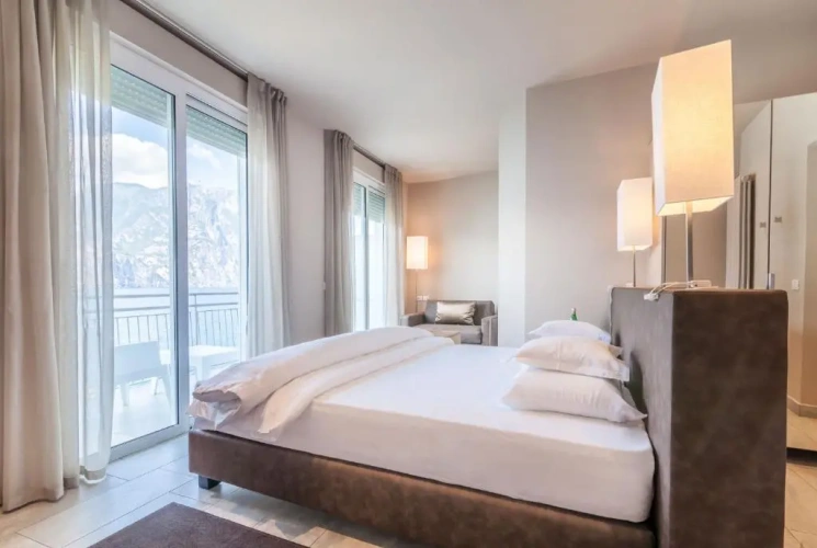 Standard Double room with balcony and with lake view