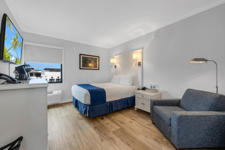 Bayfront Inn On Fifth Avenue photo 8