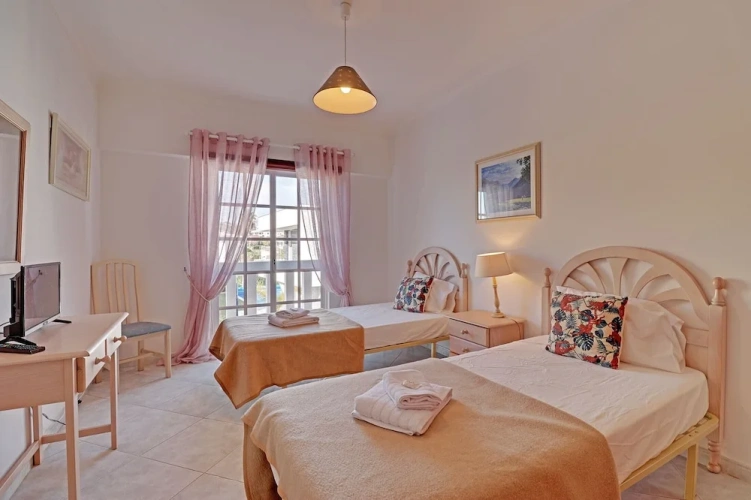 2 Bedrooms Apartment with balcony
