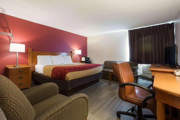 Econo Lodge Inn & Suites Escanaba North