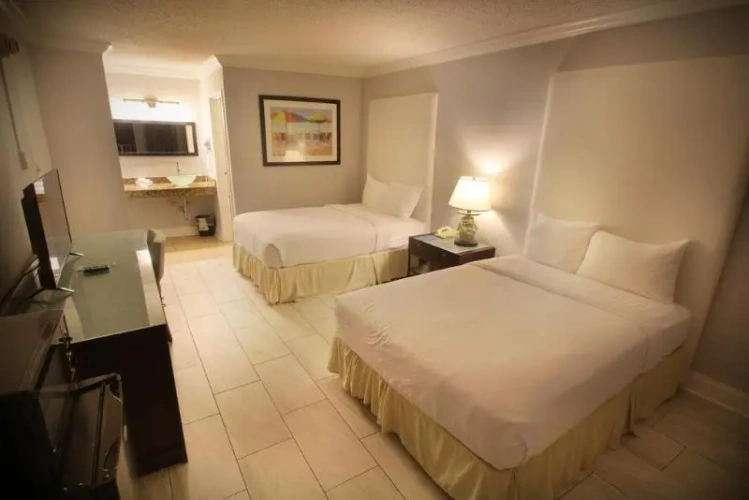 Suite with balcony and with pool view