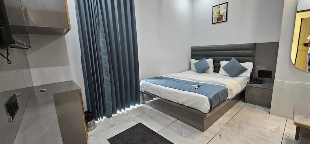 Deluxe Double room with city view