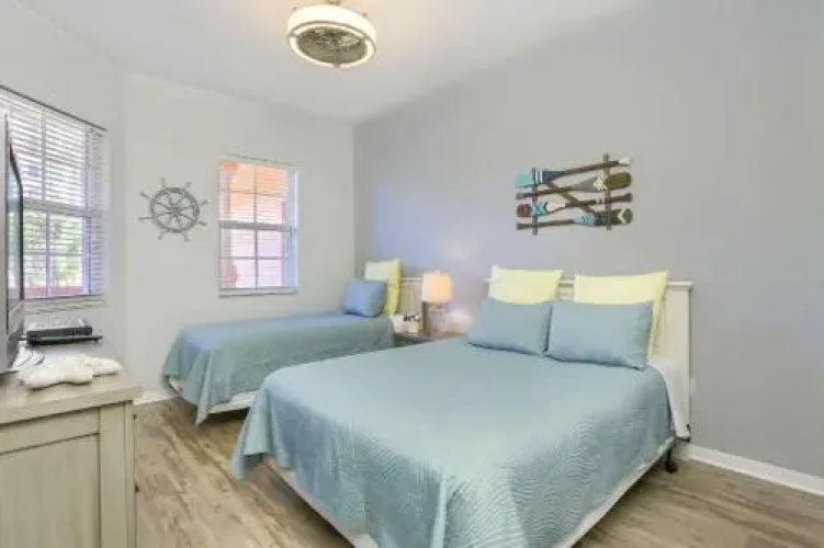 201 Harborview Grande